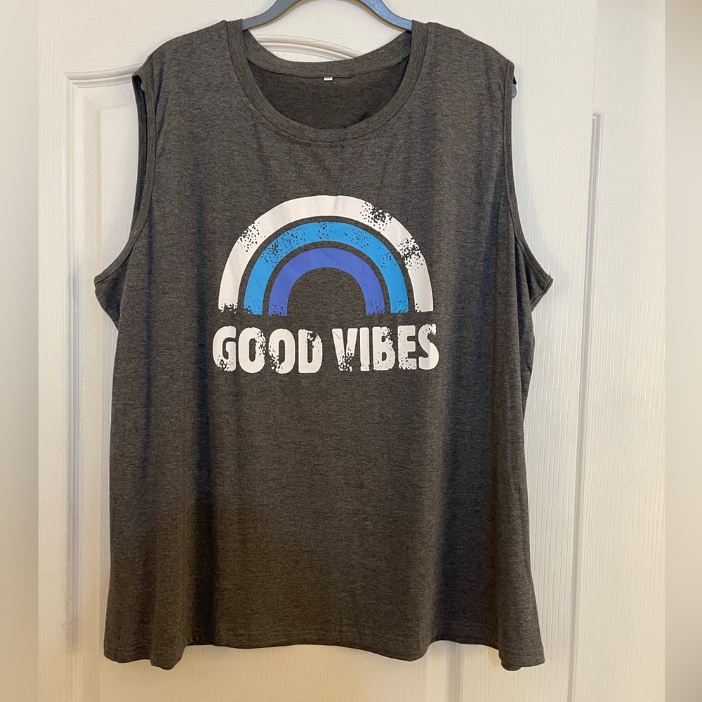 Sleeveless, gray, t-shirt. 4X, crew neck.